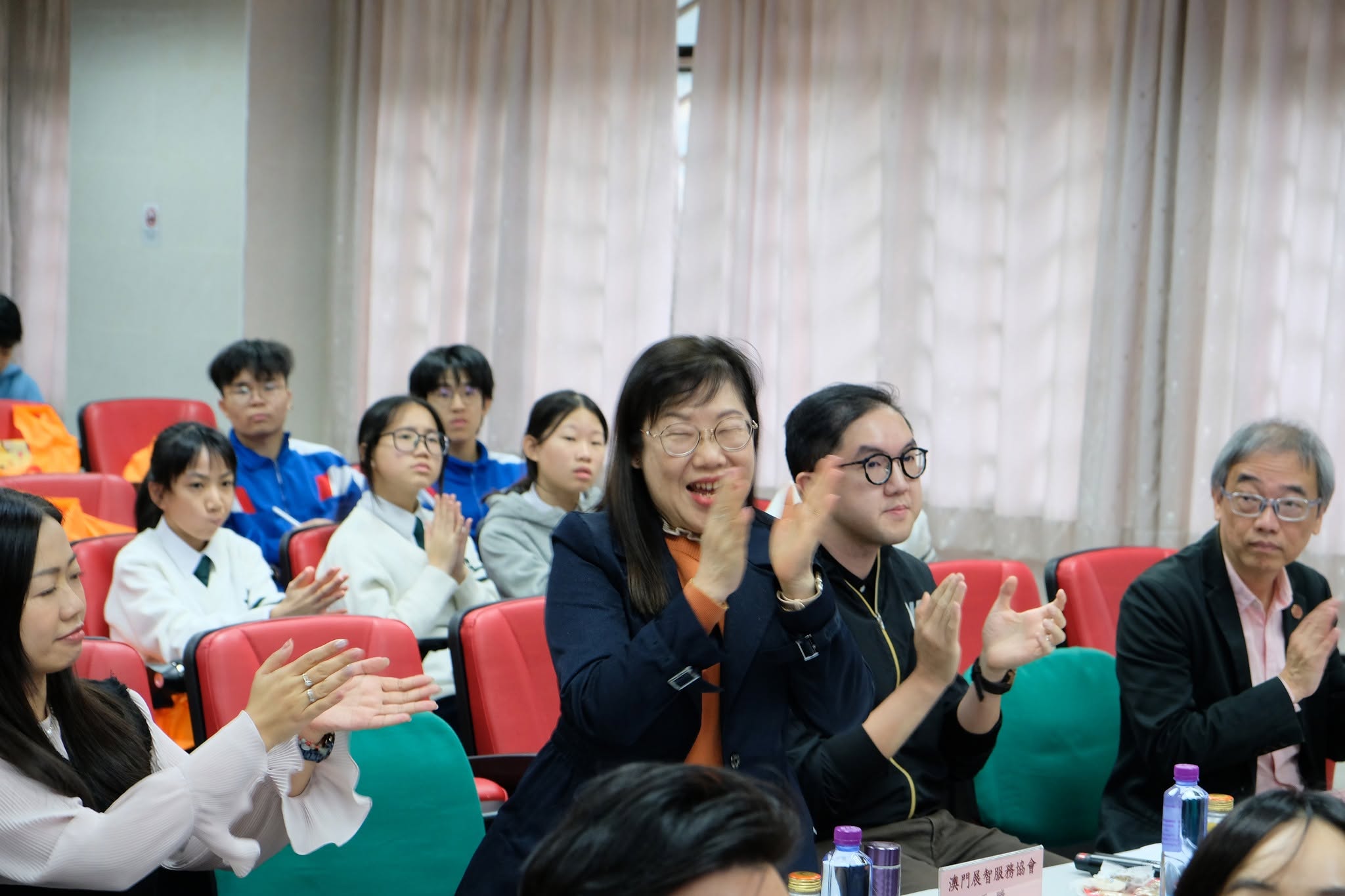 《以辯促思・以行踐愛》辯論比賽 圖片 5